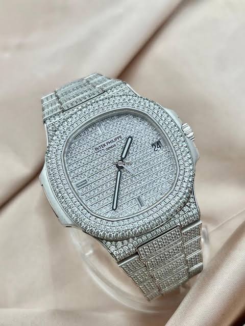 Patek Philippe Nautilus 5719 Erkek 40mm + Kutu