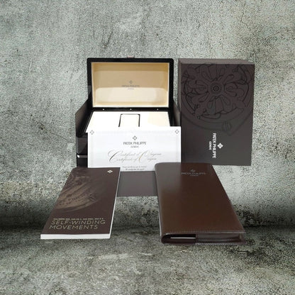 ( BAYAN ) Patek Philippe Nautilus 5719/10G-010 Kadın 38 mm + Kutu